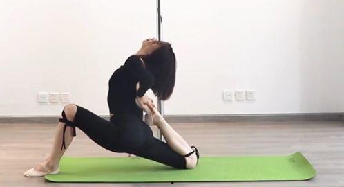 成人下叉压腿视频教学