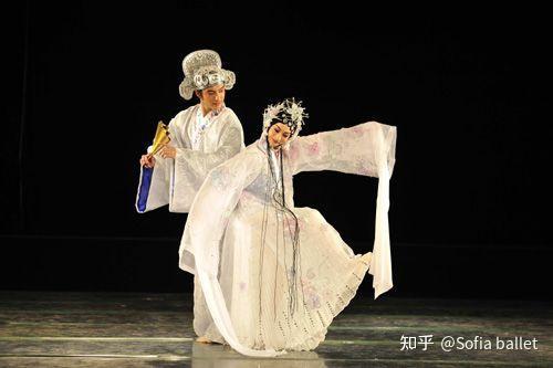 父亲成人古典舞蹈视频,父亲古典舞韵，传承千年文化之美